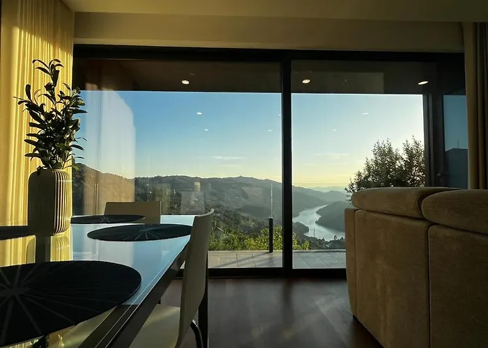 Encosta Do Geres Village *